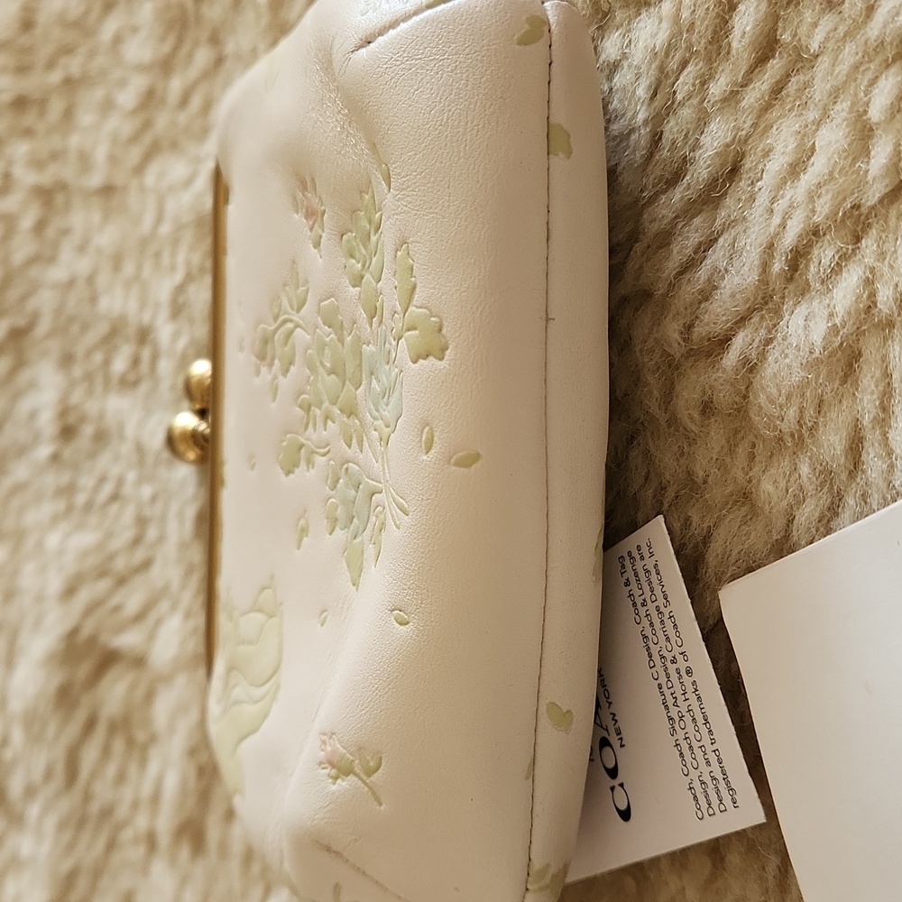 Adorable NWT Coach Disney X Bambi Kisslock Wallet ๐ค๐ฆ๐ฉท - Picture 8 of 16